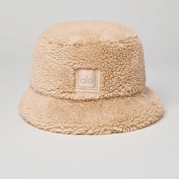 ALO Yoga Accessories - NWT Alo Foxy Sherpa Bucket Hat